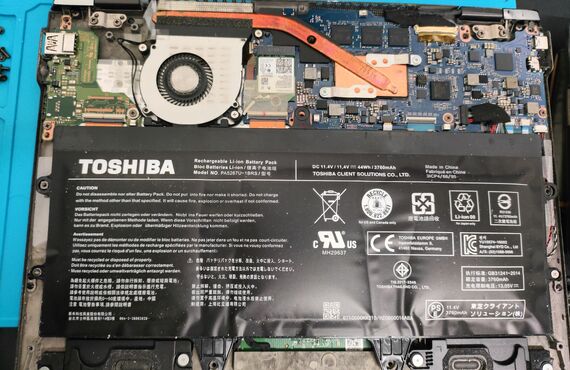 パソコンのバッテリー膨張の際もお任せください！パソコントラブルの際は、神戸三宮のパソコン修理店「PCデザイン」まで！